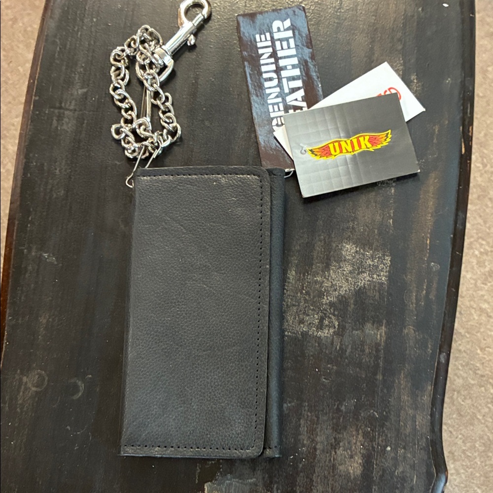 Unik Black Leather Key & Card Holder Wallet with Silver Chain